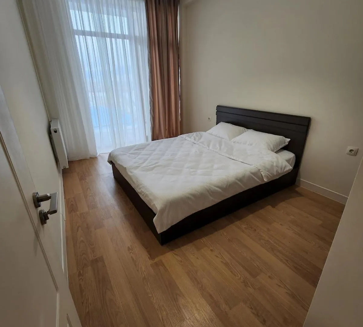 Avtandil'S Flat On Tsereteli 7 New ティビリシ アパート