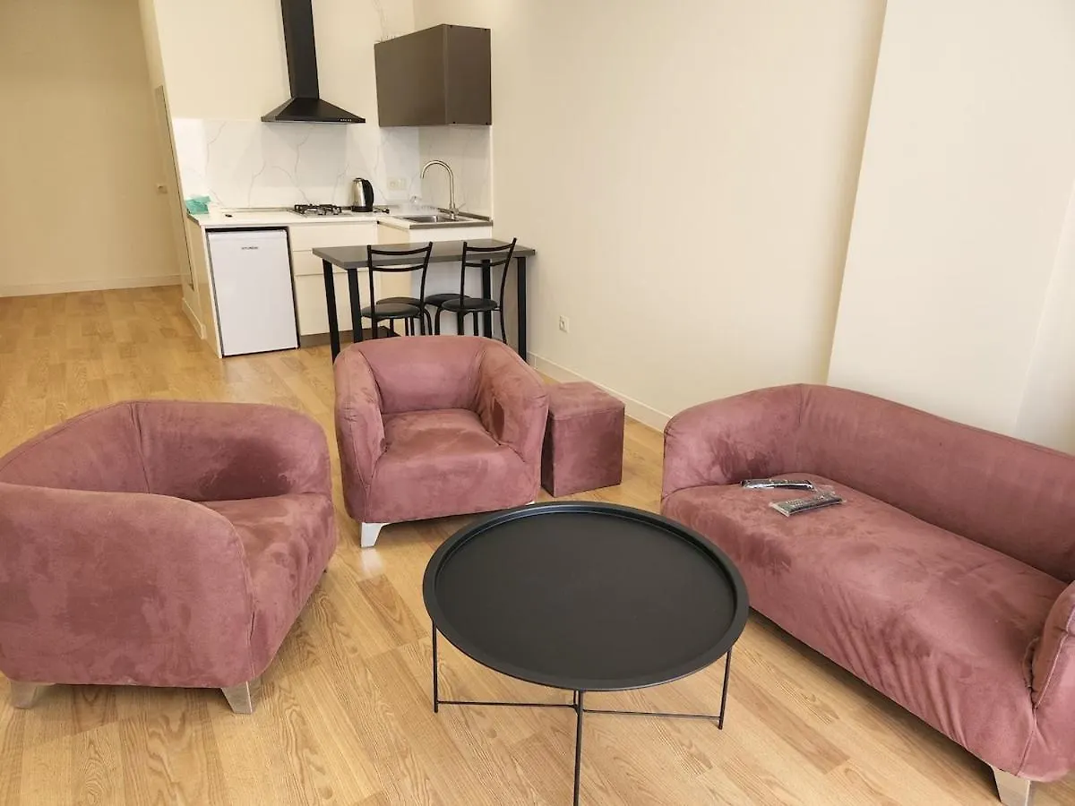 アパート Avtandil'S Flat On Tsereteli 7 New ティビリシ