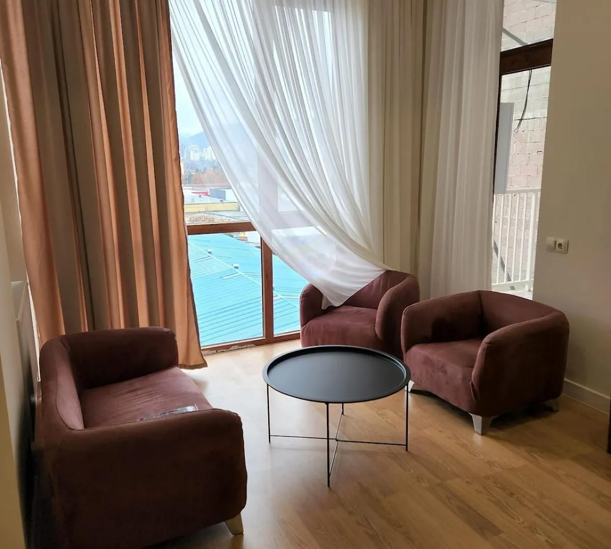 Avtandil'S Flat On Tsereteli 7 New ティビリシ